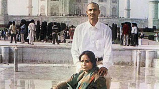 Sohrabuddin Sheikh and his wife Kauser Bi.(PTI File Photo)