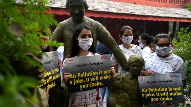 India’s air quality presents a major public health crisis. The health risks are pervasive and deep, affect healthy and vulnerable people, and are particularly harmful for our children.(Amal KS/HT Photo)