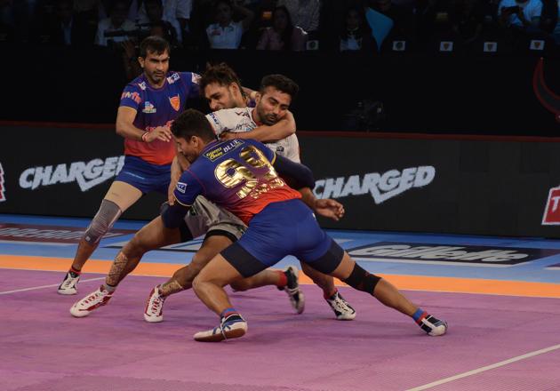 File image of players of Dabang Delhi in action in the PKL.(Milind Saurkar/HT Photo)