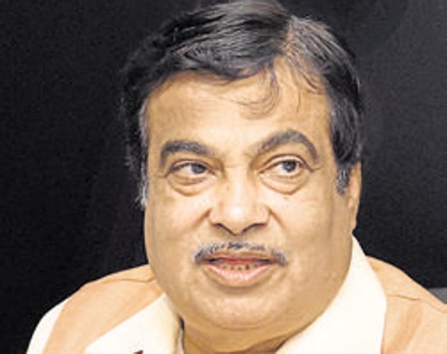 Union minister Nitin Gadkari said the leadership should have the courage to own responsibility for failure in politics.(PTI)