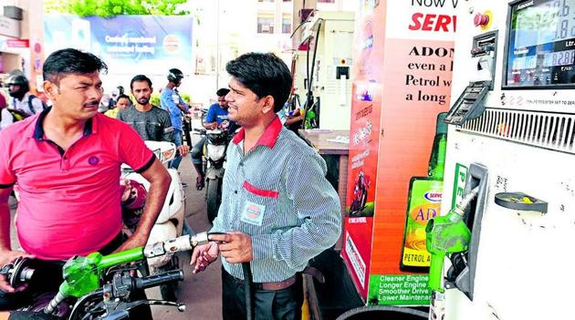 Under pressure to reduce petroleum prices, the union government announced a cut in excise duties on petrol and diesel. (Sonu Mehta/HT Photo) Under pressure to reduce petroleum prices, the union government announced a cut in excise duties on petrol and diesel. (Sonu Mehta/HT Photo)
