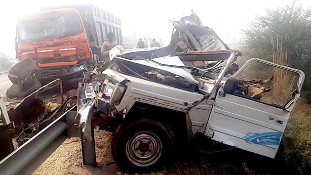 A highway pile-up involving at least 50 vehicles killed eight people, including seven from the same family, in Haryana’s Jhajjar early morning due to thick fog. The pile-up occurred after two vehicles collided on Badli Flyover on National Highway-71 and around 10 more piled up behind them due to poor visibility, leading to more injuries. (Manoj Dhaka / HT Photo) A highway pile-up involving at least 50 vehicles killed eight people, including seven from the same family, in Haryana’s Jhajjar early morning due to thick fog. The pile-up occurred after two vehicles collided on Badli Flyover on National Highway-71 and around 10 more piled up behind them due to poor visibility, leading to more injuries. (Manoj Dhaka / HT Photo)