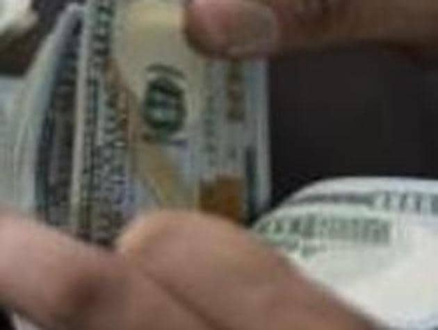 An Iraqi national who had arrived in the city from Kurdistan on Thursday for a medical procedure was conned of $8,000 by two persons who claimed to be police officers.(AP) An Iraqi national who had arrived in the city from Kurdistan on Thursday for a medical procedure was conned of $8,000 by two persons who claimed to be police officers.(AP)