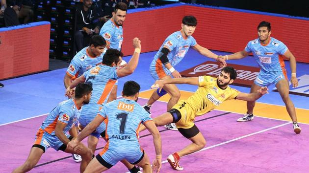 Bengal Warriors beat Telugu Titans 39-34 in the Pro Kabaddi League on Tuesday.(Pro Kabaddi League)