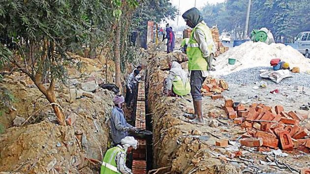 Pollution-control measures were recommended by the CPCB task force in its 41st meeting on Monday (Yogendra Kumar/HT PHOTO) Pollution-control measures were recommended by the CPCB task force in its 41st meeting on Monday (Yogendra Kumar/HT PHOTO)