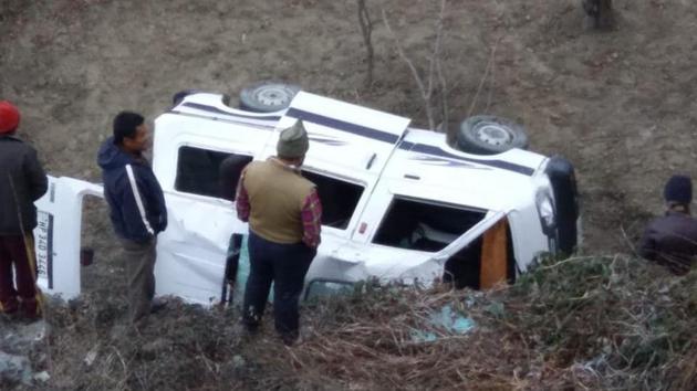 Four tourists from Haryana died on the spot when the car they were travelling in fell into a deep gorge near Theog, 30 kilometres from the Himachal Pradesh capital Shimla.(ANI/Representative Image) Four tourists from Haryana died on the spot when the car they were travelling in fell into a deep gorge near Theog, 30 kilometres from the Himachal Pradesh capital Shimla.(ANI/Representative Image)