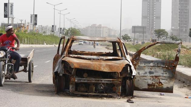 A techie, returning home from work, was burnt alive when his car caught fire near his house in Kasna area of Greater Noida on Tuesday (Representative Photo)(HT PHOTO) A techie, returning home from work, was burnt alive when his car caught fire near his house in Kasna area of Greater Noida on Tuesday (Representative Photo)(HT PHOTO)