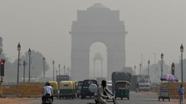 The concentration of particulate matter in Delhi’s air hit the emergency levels since late evening and night of Saturday. Situations turned particularly bad on Sunday evening when in some areas like as Anand Vihar, Wazirpur and Ashok Vihar, the hourly levels of PM10 and PM2.5 shot up to more than 15 times over the daily permissible limits. (File) The concentration of particulate matter in Delhi’s air hit the emergency levels since late evening and night of Saturday. Situations turned particularly bad on Sunday evening when in some areas like as Anand Vihar, Wazirpur and Ashok Vihar, the hourly levels of PM10 and PM2.5 shot up to more than 15 times over the daily permissible limits. (File)