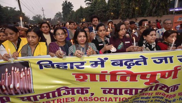 Industrialist and their family member, hold a candlelight vigil during protesting murder of industrialist Gunjan Khemka,in Patna. Bihar (HT Photo) Industrialist and their family member, hold a candlelight vigil during protesting murder of industrialist Gunjan Khemka,in Patna. Bihar (HT Photo)