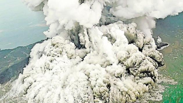 A desperate exodus followed a false tsunami warning based on rising sea level in Sumber Jaya on Tuesday. Susi Air/via REUTERS (REUTERS) A desperate exodus followed a false tsunami warning based on rising sea level in Sumber Jaya on Tuesday. Susi Air/via REUTERS (REUTERS)