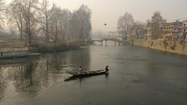 Cold wave conditions intensified across Kashmir, except Srinagar city, as the mercury slipped further below freezing point, resulting in frozen water bodies and supply lines in several residential areas on Tuesday. Srinagar recorded its coldest night in 11 years on Monday at -6.8C, but saw some respite as the mercury settled over a degree higher at -5.5C last night. (Waseem Andrabi / HT Photo) Cold wave conditions intensified across Kashmir, except Srinagar city, as the mercury slipped further below freezing point, resulting in frozen water bodies and supply lines in several residential areas on Tuesday. Srinagar recorded its coldest night in 11 years on Monday at -6.8C, but saw some respite as the mercury settled over a degree higher at -5.5C last night. (Waseem Andrabi / HT Photo)