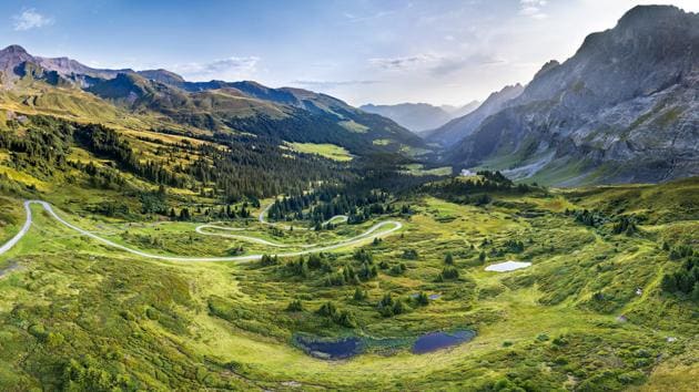 Morning panorama on the Grosse Scheidegg with view towards Grindelwald.(Switzerland Tourism)