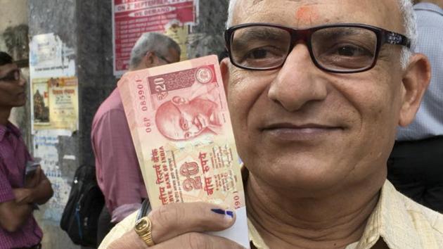 The Reserve Bank of India will soon introduce a new Rs 20 currency note with additional features, according to a document of the central bank. The bank has already issued new look currency notes in the denominations of Rs 10, Rs 50, Rs 100, and Rs 500, besides introducing Rs 200 and Rs 2,000 bank notes. The new look notes are being introduced since November 2016 under Mahatma Gandhi (New) series. (Arijit Sen / HT Archive) The Reserve Bank of India will soon introduce a new Rs 20 currency note with additional features, according to a document of the central bank. The bank has already issued new look currency notes in the denominations of Rs 10, Rs 50, Rs 100, and Rs 500, besides introducing Rs 200 and Rs 2,000 bank notes. The new look notes are being introduced since November 2016 under Mahatma Gandhi (New) series. (Arijit Sen / HT Archive)