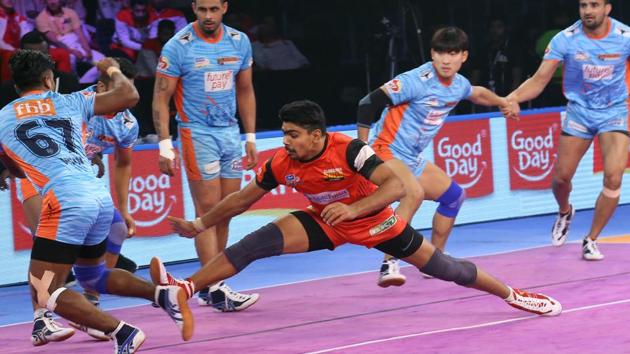 Pro Kabaddi League: Bengal Warriors beat Bengaluru Bulls 37-31.(Pro Kabaddi League)