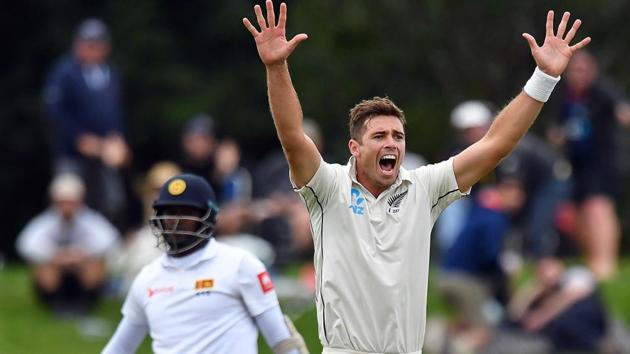 New Zealand's paceman Tim Southee (R) shouts an unsuccessful leg before wicket appeal against Sri Lanka's Angelo Mathews (L) during the day one of the second cricket Test match between New Zealand and Sri Lanka at Hagley Park Oval in Christchurch.(AFP)