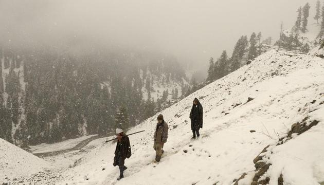 Owing to season’s first snowfall in November 3, almost all the high ridges and peaks across Kashmir got closed. (HT File) Owing to season’s first snowfall in November 3, almost all the high ridges and peaks across Kashmir got closed. (HT File)