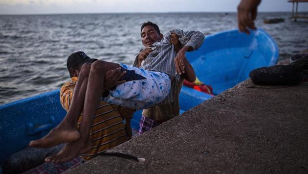 Saul Ronaldo Atiliano was diving for lobster in the clear waters off Honduras’ coast when he felt a pressure, a pain in his body. And he knew he’d gotten the sickness that has killed or disabled so many of his Miskito comrades. “The pressure attacked me deep in the water,” said Atiliano, a 45-year-old who for 25 years has dived for lobsters, most of which wind up exported to the United States. (Rodrigo Abd / AP)