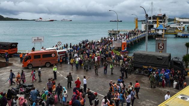 Hundreds of residents still stranded on tiny islands in Sunda Strait are being airlifted or taken by boat to shelters. Nearly 22,000 people have been evacuated and are living in shelters. (Mohd Rasfan / AFP) Hundreds of residents still stranded on tiny islands in Sunda Strait are being airlifted or taken by boat to shelters. Nearly 22,000 people have been evacuated and are living in shelters. (Mohd Rasfan / AFP)