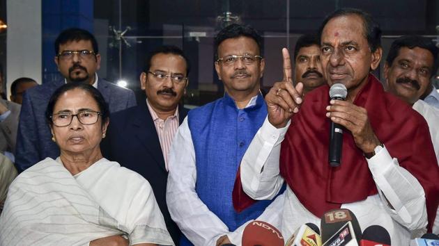 West Bengal chief minister Mamata Banerjee and Telangana chief minister K. Chandrashekar Rao addresses the media after a meeting in Howrah near Kolkata on Monday.(PTI Photo)