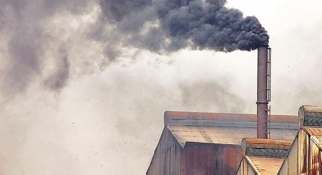 Black soot coming out of a chimney of a factory in Sahibabad Site IV Industrial Area in Ghaziabad. The city is most polluted in Delhi and NCR.(HT Photo)