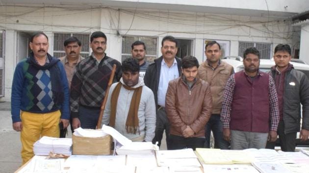 The gang ran a fake education board in the name of ‘Board of Higher Secondary Education, Delhi’ and operated from west Delhi’s Vikaspuri(HT Photo)