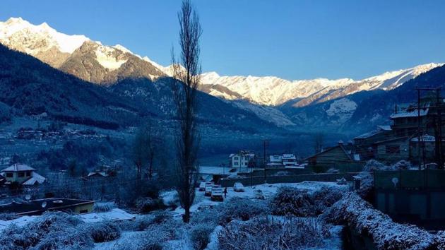 Several places in Himachal Pradesh, including Manali (in picture) and Kalpa, witnessed fresh snowfall on Wednesday night(ANI Photo)