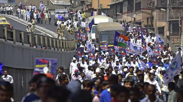 Members of Bharatiya Bahujan Mahasangh during a protest march towards Azad Maidan demanding for Shambhaji Bhide's arrest for Bhima Koregoan riots in Mumbai, Maharashtra. (Vijayanand Gupta / HT Photo) 