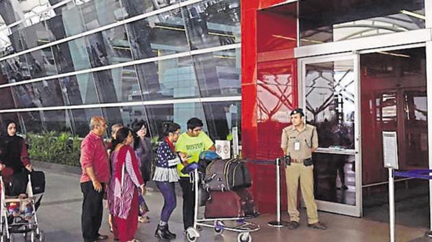 Passenger at airports run by the Airports Authority of India (AAI) will soon get modern trolleys to carry their luggage. (HT File Photo) Passenger at airports run by the Airports Authority of India (AAI) will soon get modern trolleys to carry their luggage. (HT File Photo)