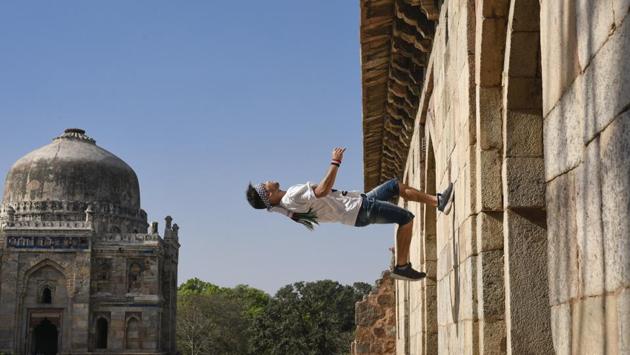 Uday Al Ajramy, a Palestinian parkour athlete and member of Free Run Gaza, an Amman based group dropped by Delhi to test the city’s potential for this freewheeling sport. Ajramy is seen here scaling up a wall at the Lodhi Gardens. (Burhaan Kinu / HT Photo) 