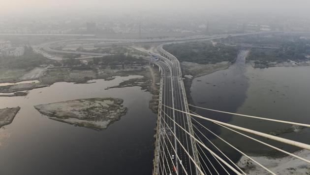 A view from atop the newly opened Signature Bridge at Wazirabad in New Delhi. Fourteen years in the making, India’s first asymmetrical cable-stayed bridge, pitched as an iconic project for the Capital was finally made operational. A spate of accidents on the new structure were an unfortunate development soon after. (Sanchit Khanna / HT Photo) 