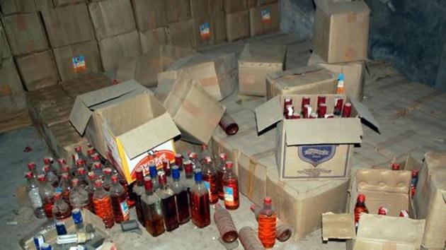 Over 1000 litres of seized liquor stored in a police station in Uttar Pradesh’s Bareilly has gone missing and local policemen say rats drank it all (Representative Photo)(HT Photo) Over 1000 litres of seized liquor stored in a police station in Uttar Pradesh’s Bareilly has gone missing and local policemen say rats drank it all (Representative Photo)(HT Photo)