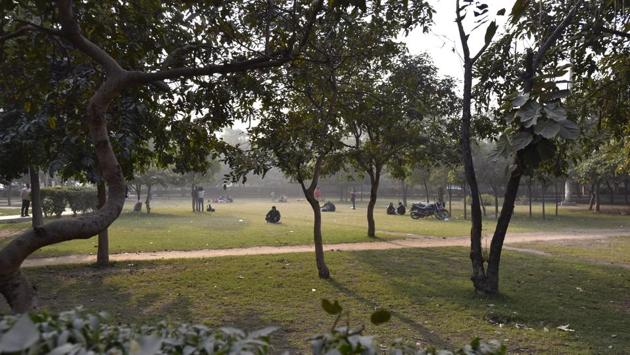 Days after a Noida park was declared out of bounds for religious activities, only a dozen people turned up there for the Friday namaz but found parts of the ground waterlogged and the police keeping a vigil. Early this month, the Nodia Police had issued orders stating that Friday prayers cannot be held at the government plot as there was no requisite permission. (Virendra Singh Gosain / HT File) Days after a Noida park was declared out of bounds for religious activities, only a dozen people turned up there for the Friday namaz but found parts of the ground waterlogged and the police keeping a vigil. Early this month, the Nodia Police had issued orders stating that Friday prayers cannot be held at the government plot as there was no requisite permission. (Virendra Singh Gosain / HT File)