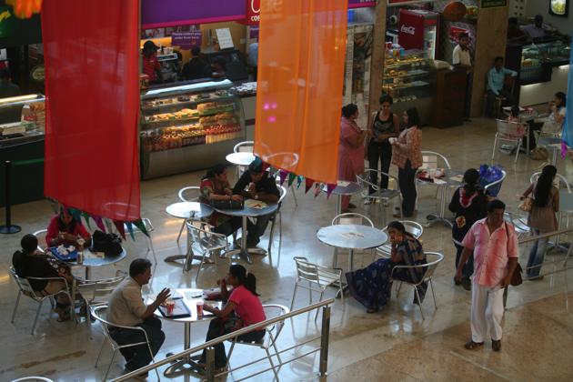 This was the year when more people than ever before ate food that was not made in their kitchens. Some of this had to do with the restaurant boom and the fast food explosion. But there were also the food delivery options. Why cook at home when you can use your smartphone to order pizzas, tacos, sushi rolls or biryani? (MANOJ PATIL/HT PHOTO) This was the year when more people than ever before ate food that was not made in their kitchens. Some of this had to do with the restaurant boom and the fast food explosion. But there were also the food delivery options. Why cook at home when you can use your smartphone to order pizzas, tacos, sushi rolls or biryani? (MANOJ PATIL/HT PHOTO)