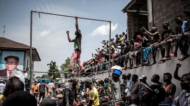 Supporters of the Democratic Republic of Congo's Union for Democracy and Social Progress (Union pour la Democratie et le Progres Social - UDPS) gather outside the party headquarter as they wait for declaration of their leader, in Kinshasa. (John Wessels / AFP) Supporters of the Democratic Republic of Congo's Union for Democracy and Social Progress (Union pour la Democratie et le Progres Social - UDPS) gather outside the party headquarter as they wait for declaration of their leader, in Kinshasa. (John Wessels / AFP)