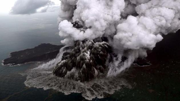 The Anak (Child) Krakatua volcano erupts in the Sunda Straits off the coast of southern Sumatra and the western tip of Java in Indonesia. (Nurul Hidayat / Bisnis Indonesia / AFP) The Anak (Child) Krakatua volcano erupts in the Sunda Straits off the coast of southern Sumatra and the western tip of Java in Indonesia. (Nurul Hidayat / Bisnis Indonesia / AFP)