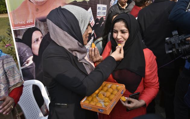 Muslim women offer sweets to each other at a programme to celebrate the passage of the triple talaq bill by the Lok Sabha, at Vijay Goel’s residence, in New Delhi on December 28. (Raj K Raj/HT PHOTO) Muslim women offer sweets to each other at a programme to celebrate the passage of the triple talaq bill by the Lok Sabha, at Vijay Goel’s residence, in New Delhi on December 28. (Raj K Raj/HT PHOTO)