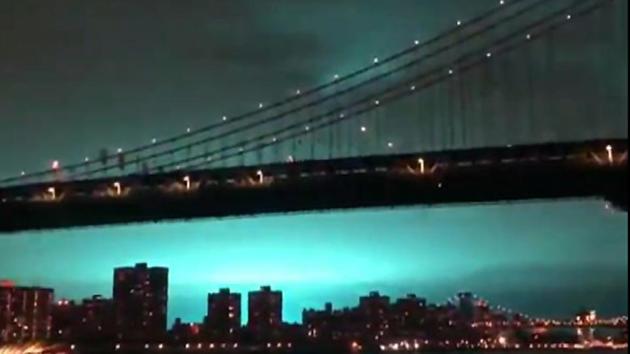 Blue light caused by a transformer explosion at a power plant in Queens. (AFP PHOTO / ALEXANDER C. KANE / TWITTER) Blue light caused by a transformer explosion at a power plant in Queens. (AFP PHOTO / ALEXANDER C. KANE / TWITTER)