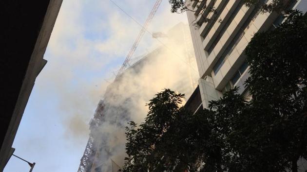 A fire broke out in a building that was under construction near Mumbai’s Kamala Mills compound.(HT Photo)