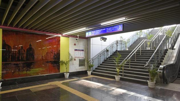 A view of world's smallest station Ashram on the Lajpat Nagar-Mayur Vihar pocket-1-I section of the Pink Line, at Ashram in New Delhi, India, on Friday, December 28, 2018. It is due to be opened on Monday. The station has been designed on a length of 152metres against the world average of 265 metres(Sanchit Khanna/HT PHOTO) A view of world's smallest station Ashram on the Lajpat Nagar-Mayur Vihar pocket-1-I section of the Pink Line, at Ashram in New Delhi, India, on Friday, December 28, 2018. It is due to be opened on Monday. The station has been designed on a length of 152metres against the world average of 265 metres(Sanchit Khanna/HT PHOTO)