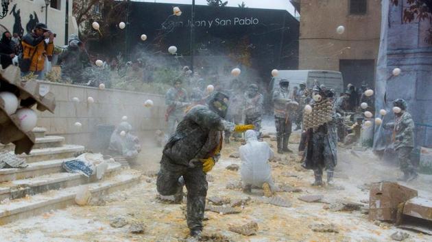 The siege is followed by a Race for Mayor where the leader of the invaders is decided as part of the town’s new order. (Jaime Reina / AFP) The siege is followed by a Race for Mayor where the leader of the invaders is decided as part of the town’s new order. (Jaime Reina / AFP)