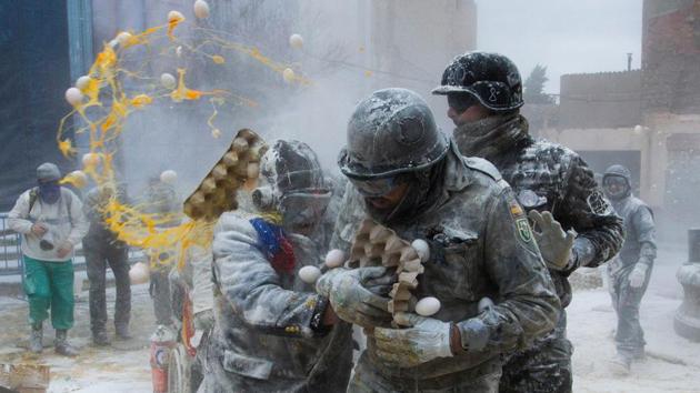 Revellers dressed in mock military garb take part in the “Els Enfarinats” battle in the southeastern Spanish town of Ibi on December 28, 2018. The festival is a part of the town’s Day of the Holy Innocents celebrations which, remember the biblical story of King Herod’s orders to execute male babies in Bethlehem in an attempt to kill baby Jesus. (Jaime Reina / AFP) Revellers dressed in mock military garb take part in the “Els Enfarinats” battle in the southeastern Spanish town of Ibi on December 28, 2018. The festival is a part of the town’s Day of the Holy Innocents celebrations which, remember the biblical story of King Herod’s orders to execute male babies in Bethlehem in an attempt to kill baby Jesus. (Jaime Reina / AFP)