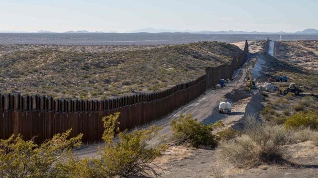 This photo shows the border fence under construction near New Mexico's Highway 9, near Santa Teresa on December 23, 2018. - The US government began a Christmastime shutdown early on December 22, after Congress adjourned without passing a federal spending bill or addressing President Donald Trump's demand for money to build a border wall.(AFP Photo) This photo shows the border fence under construction near New Mexico's Highway 9, near Santa Teresa on December 23, 2018. - The US government began a Christmastime shutdown early on December 22, after Congress adjourned without passing a federal spending bill or addressing President Donald Trump's demand for money to build a border wall.(AFP Photo)