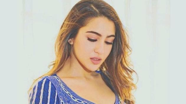Sara Ali Khan’s dramatic look will make you want to wear a colourful fringed dress to your New Year’s party. (Instagram)