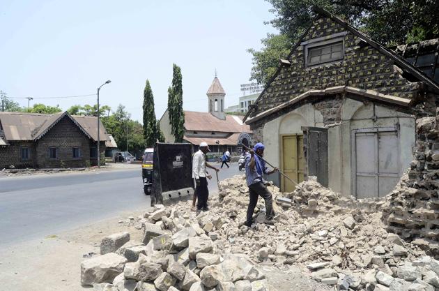 Pune, India - May 10, 2018: ASI started relocating the Aundh Police chowfy (Prachi Bari story) in Pune, India, on Thursday, May 10, 2018. (Photo by Ravindra Joshi/HT PHOTO) 
