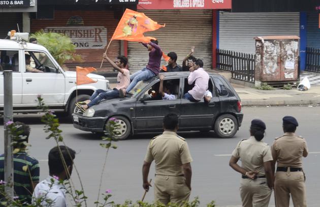 The Maratha agitation’s state-level co-ordinators had called for a Maharashtra bandh on  August 8 and protesters planned a sit-in outside the collector’s office. Another faction had announced a bandh demanding 16% reservation for the community in education and government jobs. On August 7 and 8, state government employees decided to go on a three-day strike to demand immediate implementation of the Seventh Pay Commission, while pressing for other issues such as payment of dearness allowance (DA) for 14 months, five-day working week and increasing the retirement age to 60 years. (Ravindra Joshi/HT PHOTO) 