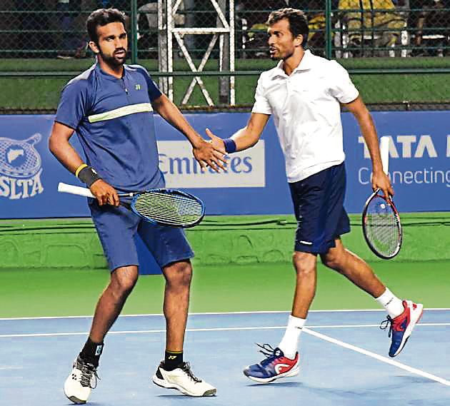 N Sriram Balaji (white) and Arjun Kadhe in action at the Tata Open at Balewadi on Monday.(HT/PHOTO)