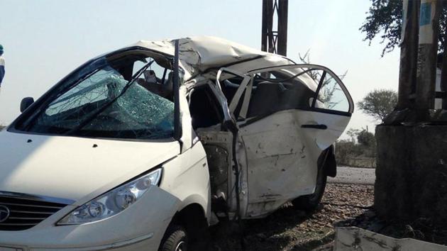 Four engineering students were killed and four others injured when their car hit a dumper in Andhra Pradesh’s Guntur town (Representative Photo)(HT Photo)