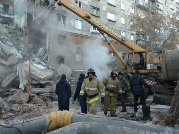 Emergency personnel work at the site of collapsed apartment building after a suspected gas blast in Magnitogorsk, Russia December 31, 2018. (Reuters)
