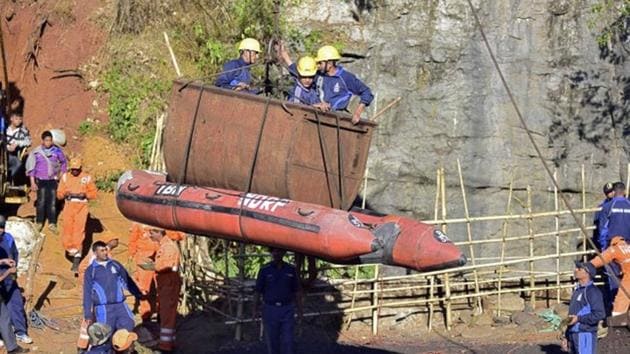 Indian Navy personnel come out of a coal mine during a rescue operation in Ksan, in the northeastern state of Meghalaya, India, December 31, 2018.(Reuters Photo)