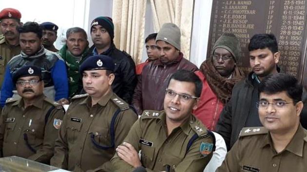 Jamshedpur,Jharkhand,INDIA, December 30:Jamshedpur SSP Anoop Birthare with the arrested persons as he claimed to have busted PDS scam racket embezzling food-grain by generating OTP using fake SIM cards in Jamshedpur on Sunday December 30,2018 -(Photo by Manoj Kumar/Hindustan Times)(MANOJ KUMAR/HT PHOTO)